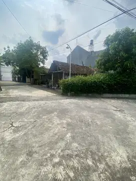 Tanah di Palagan Belakang Mirota