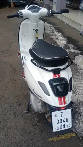 Vespa sprint sixties 150 cc tahun 2020