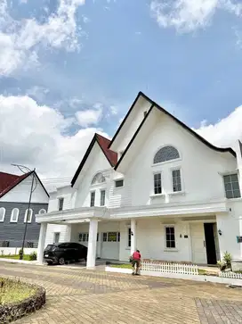 Rumah 2lantai dengan Model American Classic