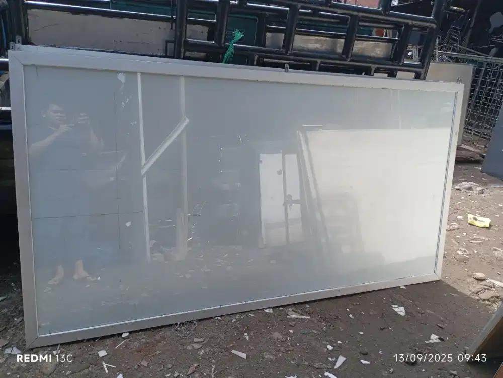 Papan tulis kaca/glass board