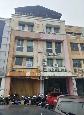 Disewakan Ruko Lokasi Ramai & Komersil di Cempaka Mas Jakarta Pusat