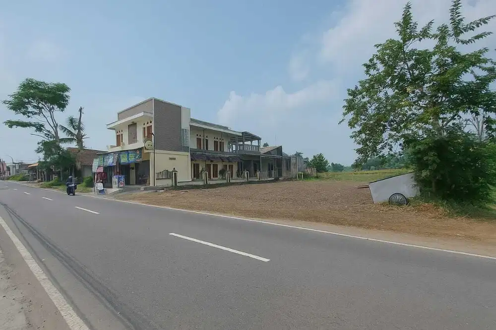 Tanah Jogja Pinggir Jl Pandowoharjo, SHM Pekarangan Dekat SCH