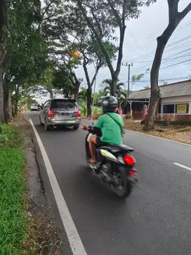 Tanah ada Bangunan Rumah makanya di jln Raya