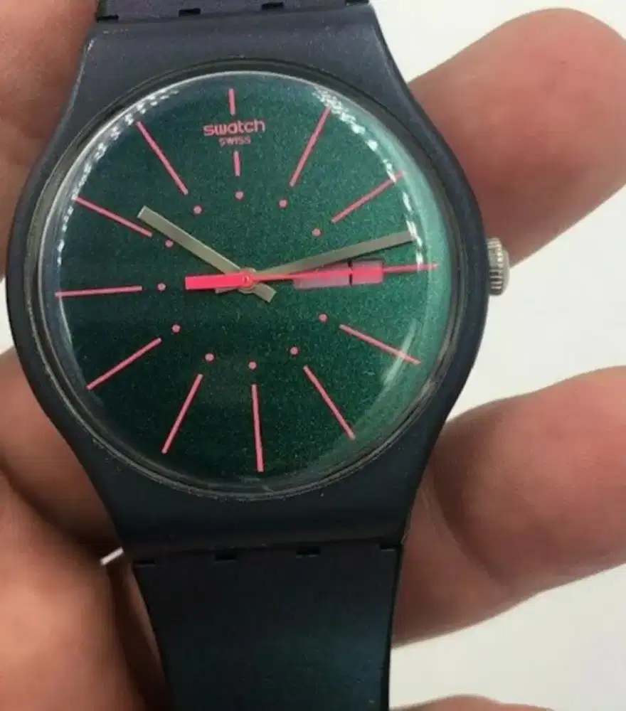 Jam Swatch analog karet