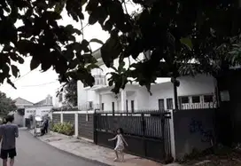 Dijual rumah Lebak Bulus akses mudah, dekat dengan fasilitas umum