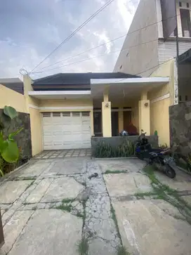 Sewa Rumah Luas di Arcamanik Pinggir Jalan Cocok Untuk Kantor / Usaha.