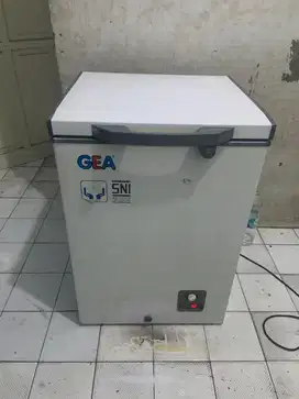 Freezer box merek gea
