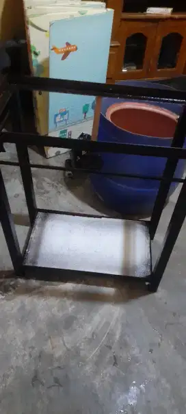 2tank aquarium udh fulset sma mesin nya lampu nya dan sama rak nya