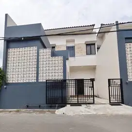 Rumah Baru 2 Lantai Modern kekinian Strategis di Jl Kalijati Antapani