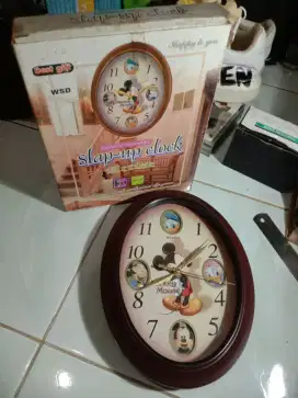Vintage Jam Dinding Mickey mouse & Friends