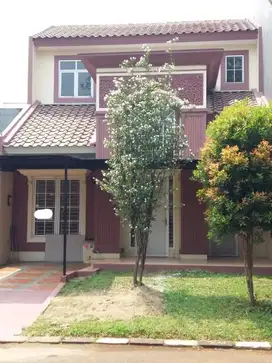 Rumah cantik Citra Gran Cibubur depan taman dekat gerbang tol