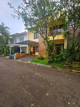 Private Pool, Lingkungan Asri. Rumah Dijual Pejaten barat - Kemang