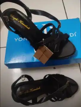 HIGH HEELS YONGKI KOMALADI SIZE 38