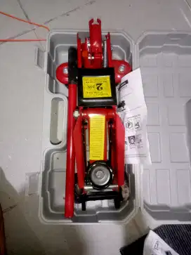 Dongkrak buaya 2 ton