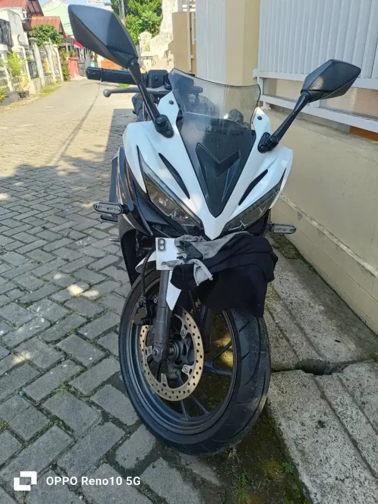 HONDA CBR 150R 2017 HITAM PUTIH