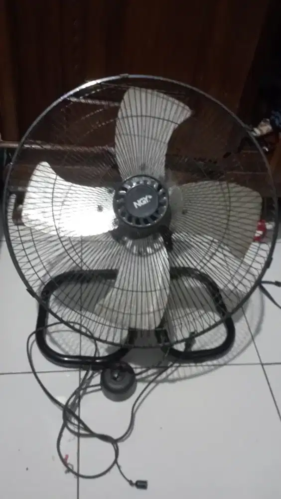 Kipas angin merk NGY 18