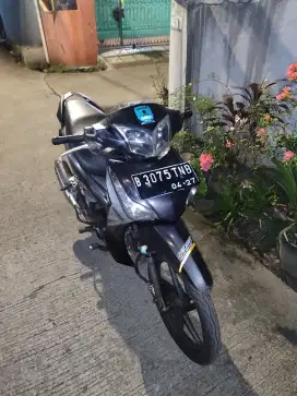 Supra helm in silver lengkap