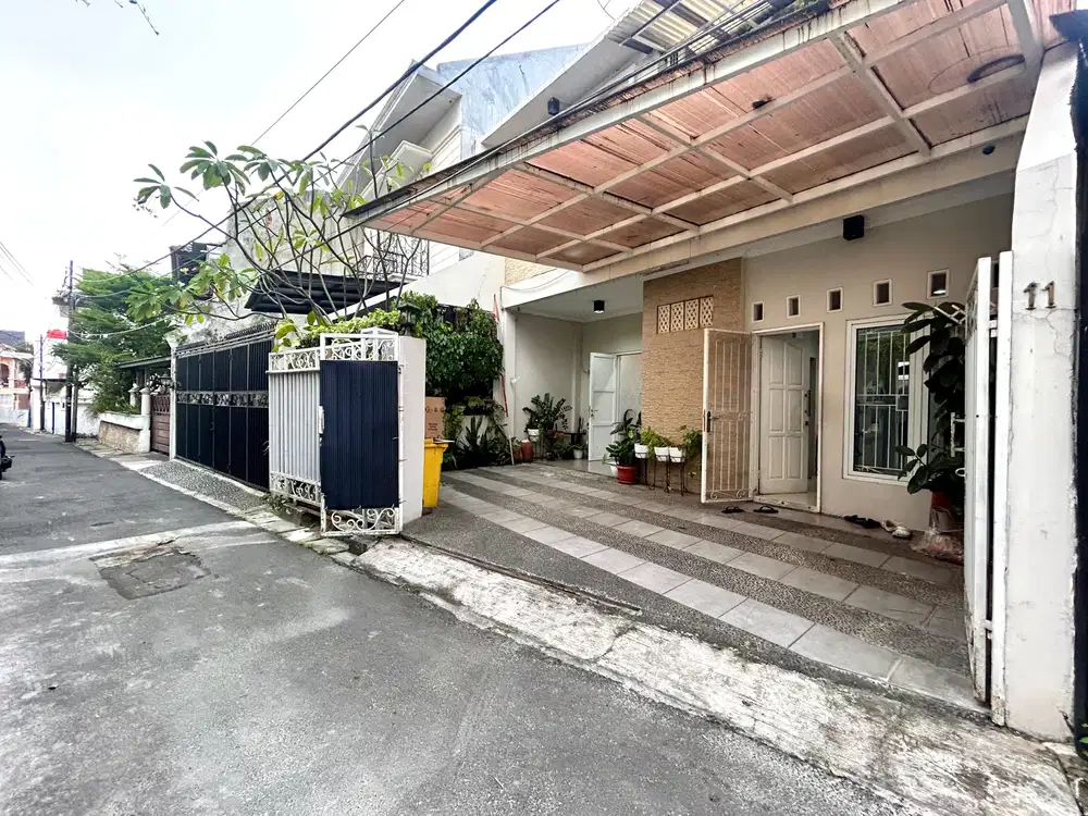 Dijual Rumah Lokasi Strategis di Daerah Tebet!