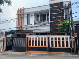 Dijual rumah 2 lantai di jakarta timur . Dekat RS Harapan Bunda