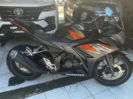 ISTIMEWA HONDA CBR 150R 2018 hitam