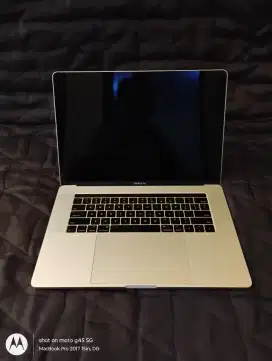 MacBook Pro 2017 15 inch 16/256 minus