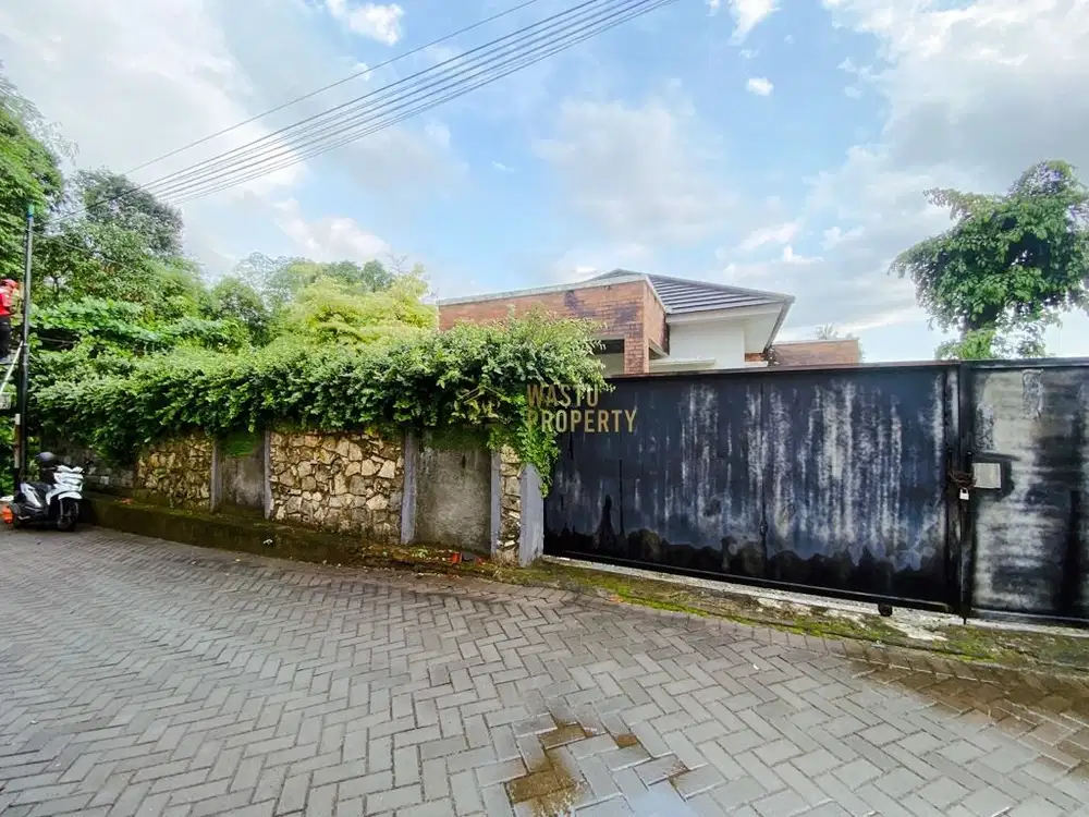 Rumah Second, Tanah Luas 701m2 Dekat Kampus UTY