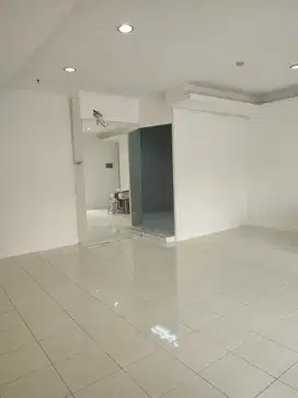 Disewakan Unit Shophouse bagus di Apartemen Mediterania garden 2