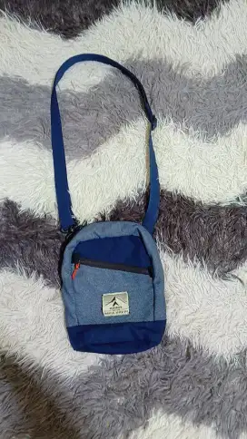 Tas slempang Eiger