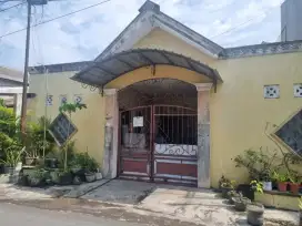 Rumah  siap huni strategis dekat jln kayawijaya Mojosongo Solo