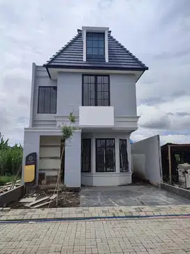 RUMAH 2 LANTAI LOKASI STRATEGIS DI ARJOWINANGUN