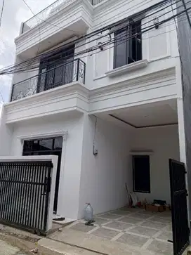 Rumah dijual 600 jutaan Jagakarsa 2,5 lantai
