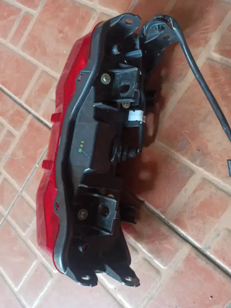 Lampu belakang ADV 150/160  ori