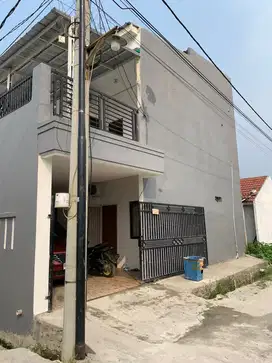 Dijual Rumah 2 Lantai Siap Huni Full Renovasi sepatan