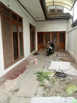 Murah Rumah Lama Hitung Tanah di Tebet