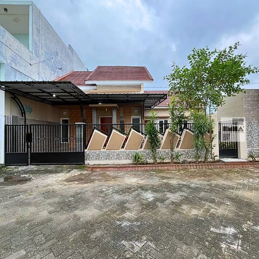 Rumah Posisi Pojok Perumahan Junrejo Batu Dekat Kampus UMM Malang