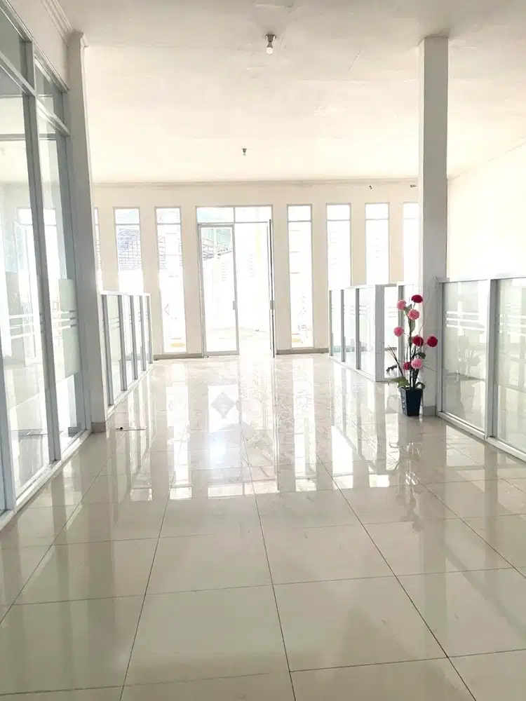 Gudang 18x80 Luas 897 Lokasi Pinggir Jalan Cakung Jakarata Timur
