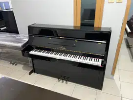 Piano Nieer Hitam