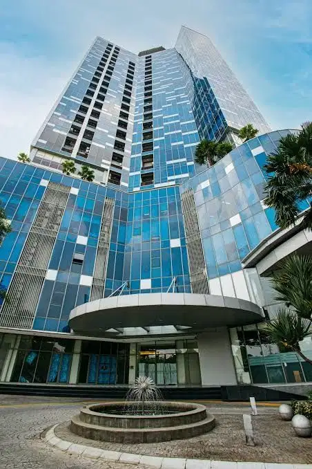 dibawah NJOP  satu lantai full furnished di dekat Senayan