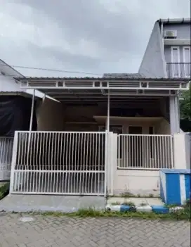 S242

*Dijual Rumah 1 lantai Pondok Tjandra* DKT MERR