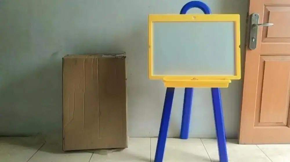 Papan tulis yaris informa, belum termasuk penghapus dan spidol nya