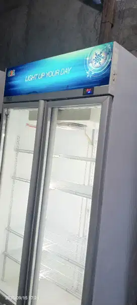 Kulkas kaca 2 pintu