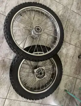 Velg + ban kotak ORIGINAL KLX 150 ring 19/16