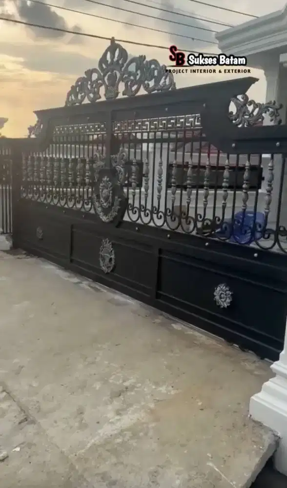 PINTU PAGAR BESI CAMPURAN ORNAMEN