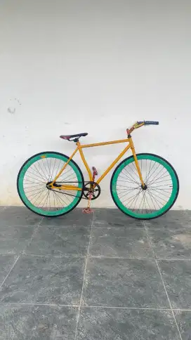 Sepeda fixie siap pakai rem torpedo
