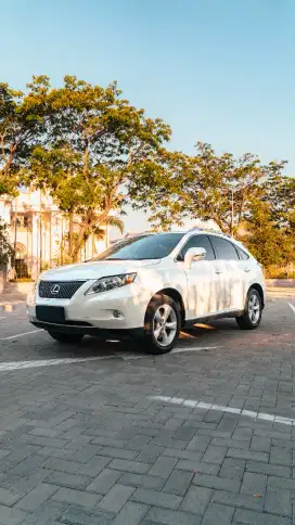 Low KM! Lexus RX270 mobil simpanan