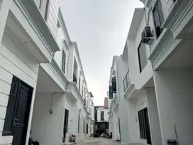 RUMAH DI JAGAKARSA DI JUAL 500AN JUTA DEKAT STASIUN UNIV PANCASILA