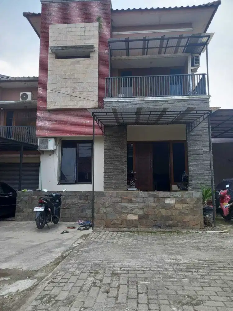 RUMAH ASRI 3 LANTAI TERATAI PUTIH RENGAS CIPUTAT TANGSEL