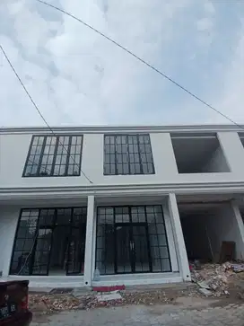 RUKO DI JUAL DI PINGGIR JALAN DAN DEKAT PASAR SANGAT STRATEGIS