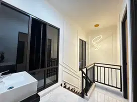 Rumah Ready 2 Lantai Modern Dekat Stasiun Bekasi Timur, Dijual Murah