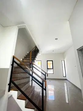 CIRACAS GREEN VIEW JAKARTA TIMUR 2 LANTAI HARGA 800JUTA AN